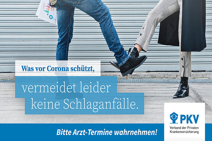 Corona-Fuß-Gruß mit Hinweis "Vermeidet leider keine Schlaganfälle"
